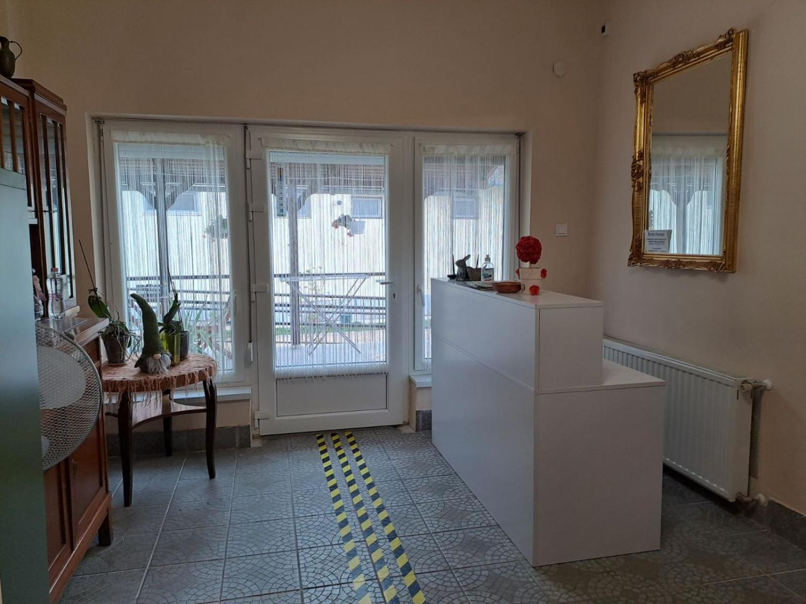 Berta Panzio Bed & Breakfast Hajduszoboszlo Exterior photo