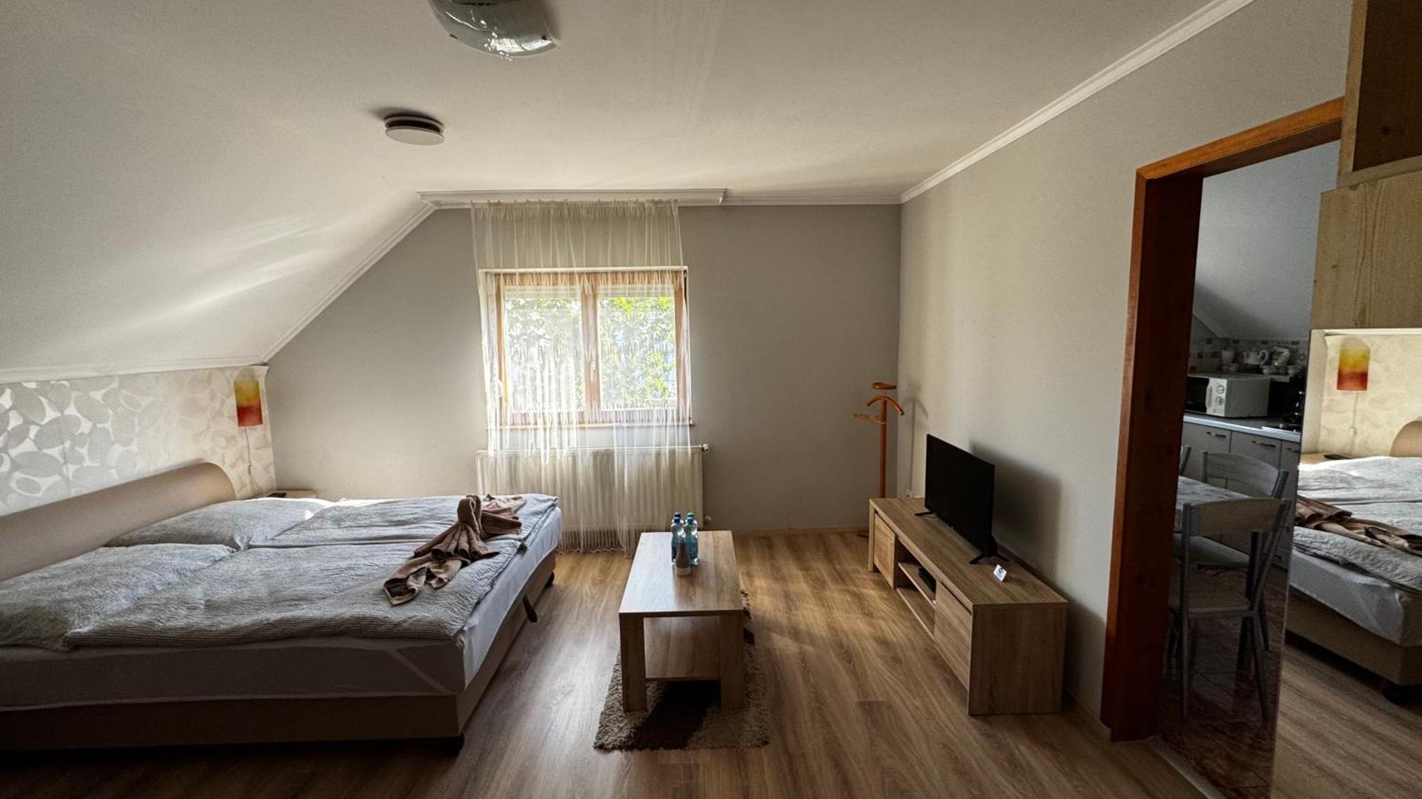 Berta Panzio Bed & Breakfast Hajduszoboszlo Exterior photo