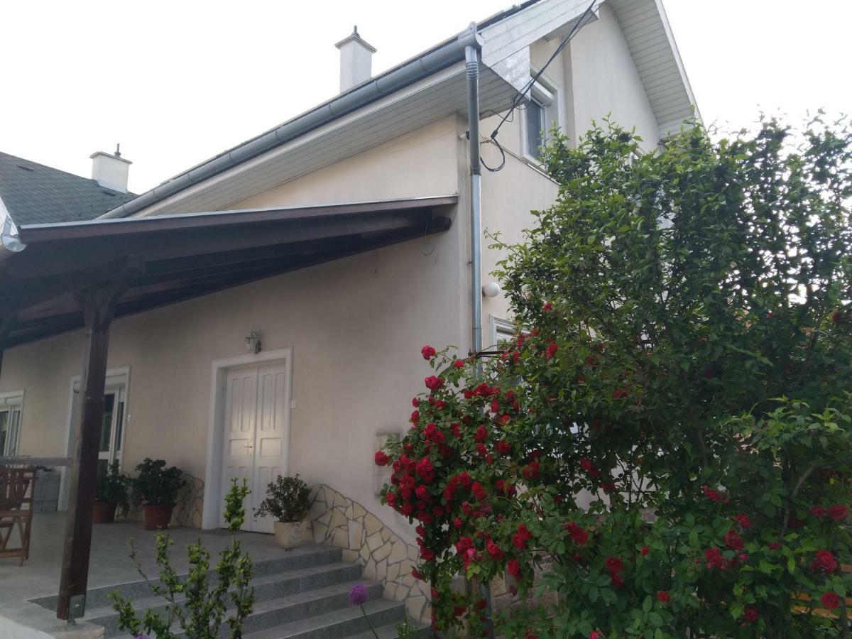 Berta Panzio Bed & Breakfast Hajduszoboszlo Exterior photo