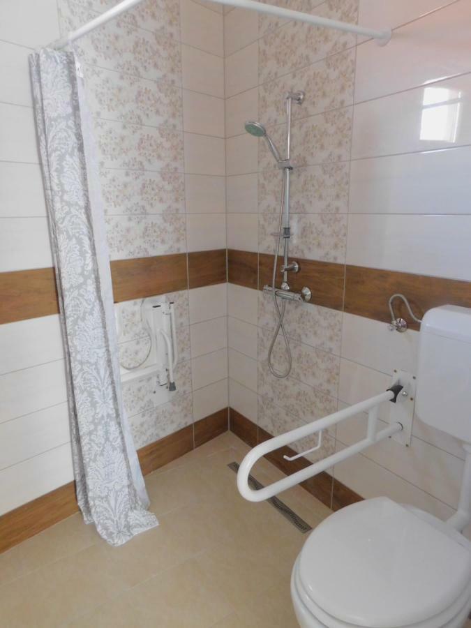 Berta Panzio Bed & Breakfast Hajduszoboszlo Exterior photo